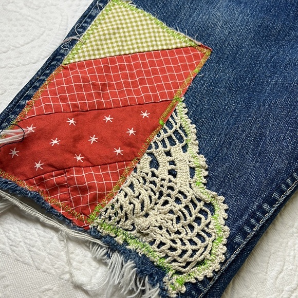 ⭐️Adorned Crown Textile reworked patch Big E Levi’s cut off shorts upcycle - Picture 4 of 12